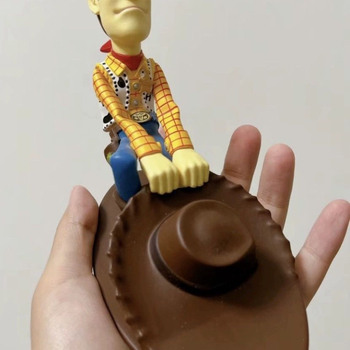 Armas ja loominguline kaabakas Miki, Donald Duck ja Woody uksepeatus multifilmi stiilis puurimata kodukaunistamine