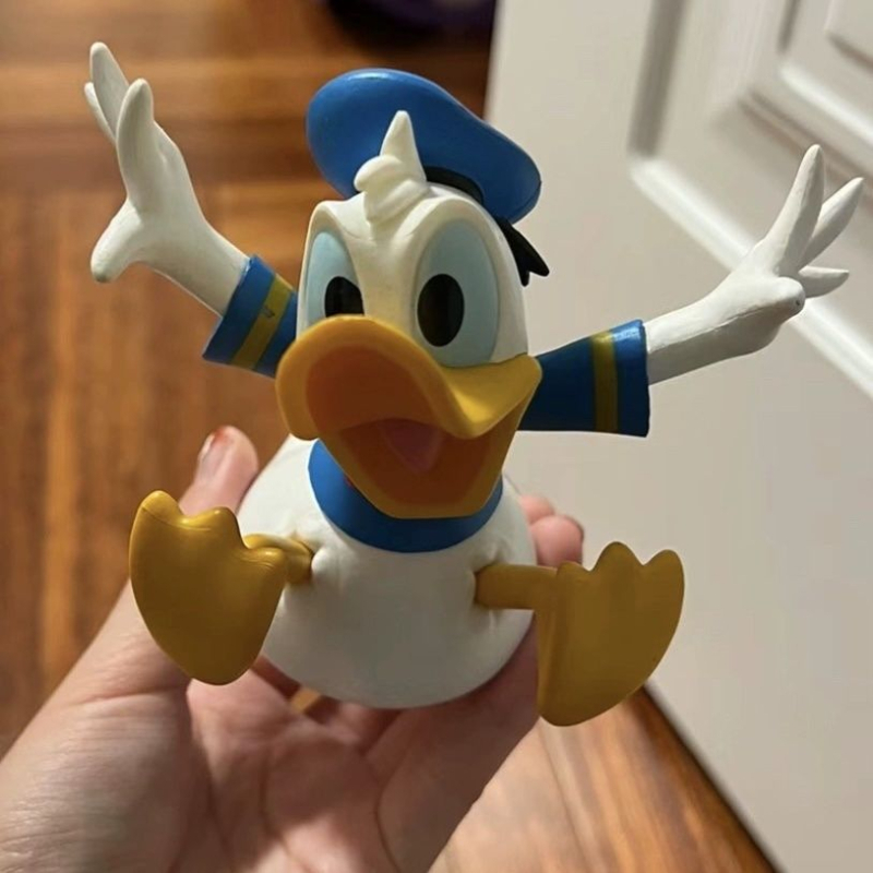 Armas ja loominguline kaabakas Miki, Donald Duck ja Woody uksepeatus multifilmi stiilis puurimata kodukaunistamine