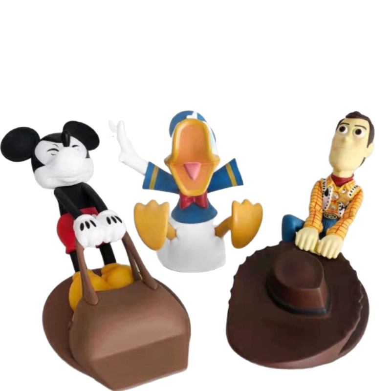 Armas ja loominguline kaabakas Miki, Donald Duck ja Woody uksepeatus multifilmi stiilis puurimata kodukaunistamine