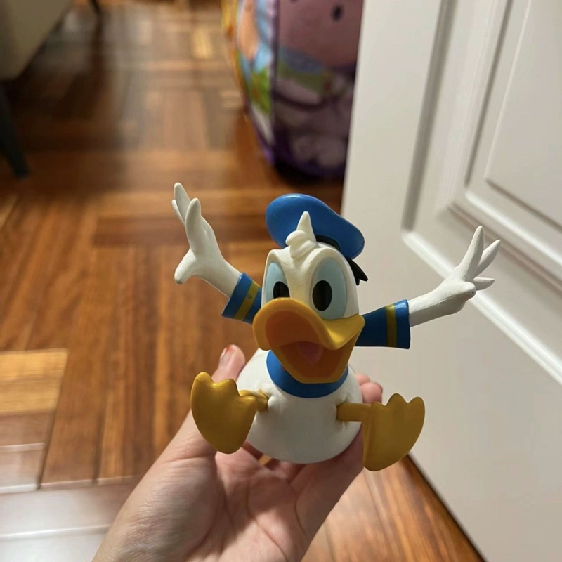 Armas ja loominguline kaabakas Miki, Donald Duck ja Woody uksepeatus multifilmi stiilis puurimata kodukaunistamine