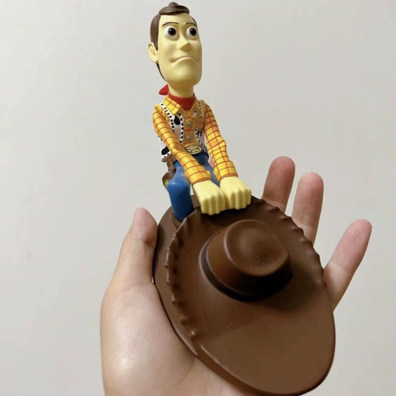 Armas ja loominguline kaabakas Miki, Donald Duck ja Woody uksepeatus multifilmi stiilis puurimata kodukaunistamine