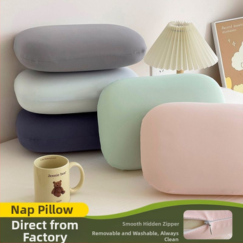 Maža pagalvėlė-snukučio pagalvėlė pradinių klasių mokiniams miegoti biuro darbo vietoje per pietų pertrauką, miegoti ant stalo, vaikiškas apkabinimas