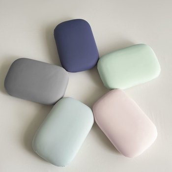 Maža pagalvėlė-snukučio pagalvėlė pradinių klasių mokiniams miegoti biuro darbo vietoje per pietų pertrauką, miegoti ant stalo, vaikiškas apkabinimas