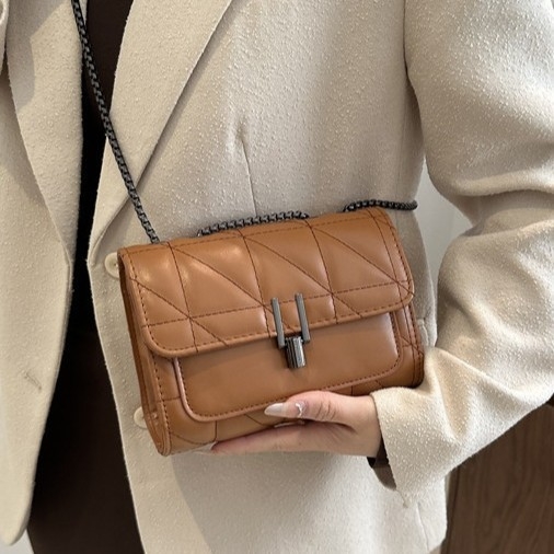 Piiriülene tipptasemel rombikujuline väike ruudukujuline kott naistele 2024. aasta uus moodne Chaneli stiilis õlakott, pendeldaja, universaalne ristikere kott