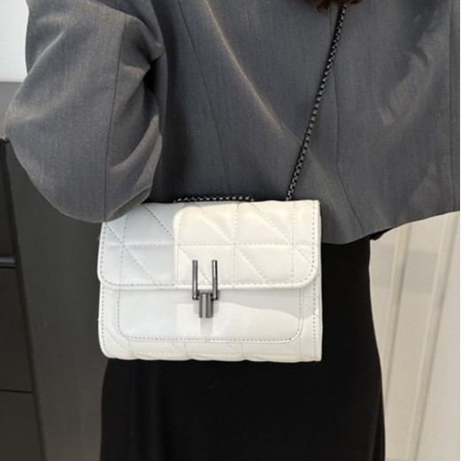 Piiriülene tipptasemel rombikujuline väike ruudukujuline kott naistele 2024. aasta uus moodne Chaneli stiilis õlakott, pendeldaja, universaalne ristikere kott