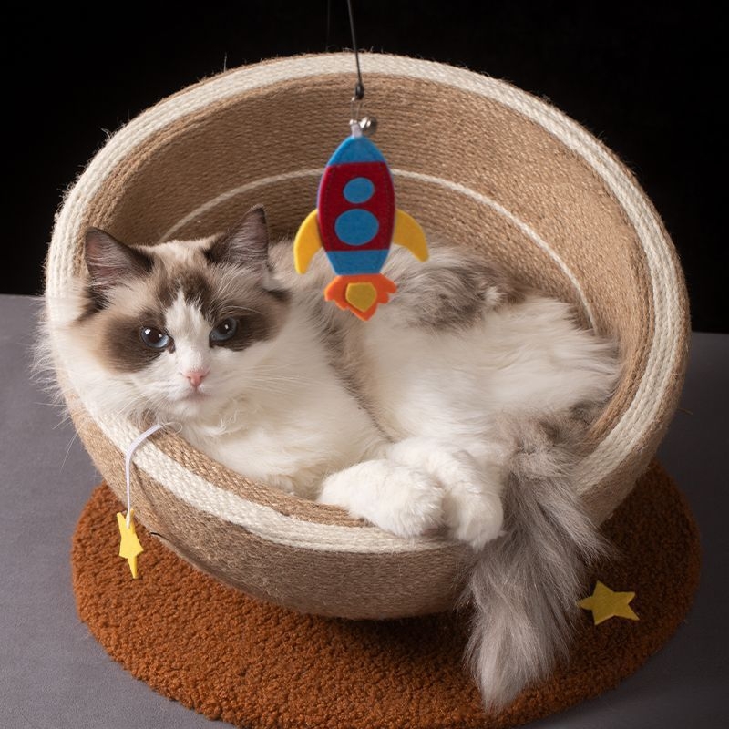 Szizál macskakaparódeszka és fészek, extra nagy macskajáték, karcálló és nem hullat morzsát. A fészektál kenderkötélből készült és nem karcolódik.