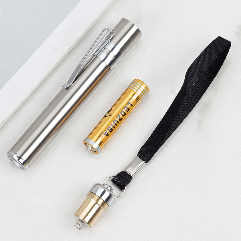 Meditsiinilised väikesed kingitused, millele on kohandatud logo graveerimine, valge valguse patareide vahetamine, üldise läbivaatuse spetsiaalne tagant vajutatav meditsiiniline õpilaspliiats