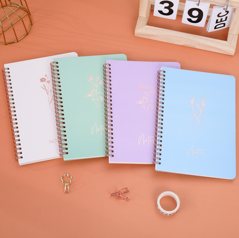 Gamyklos sandėlyje tiekiama ritinių knyga „Macaron“ spalvota palaidų lapų knyga studentams, užrašų knygelė biuro užrašams, didmeninė prekyba