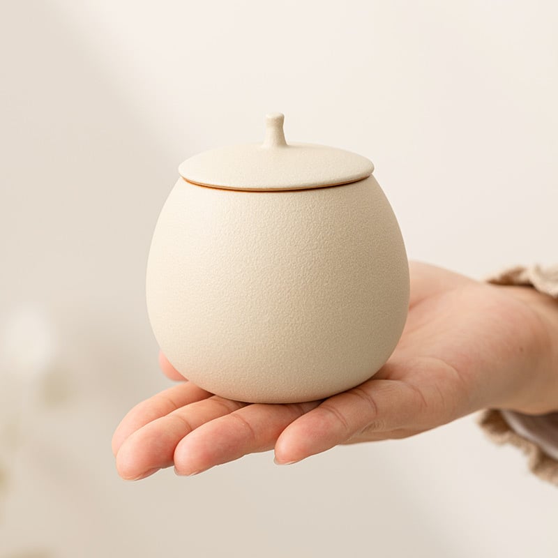 Bézs kerámia teáskanna, üres doboz, kis lezárt doboz, háztartási fekete tea, pu`er longjing tároló teadoboz, nedvességálló tárolódoboz