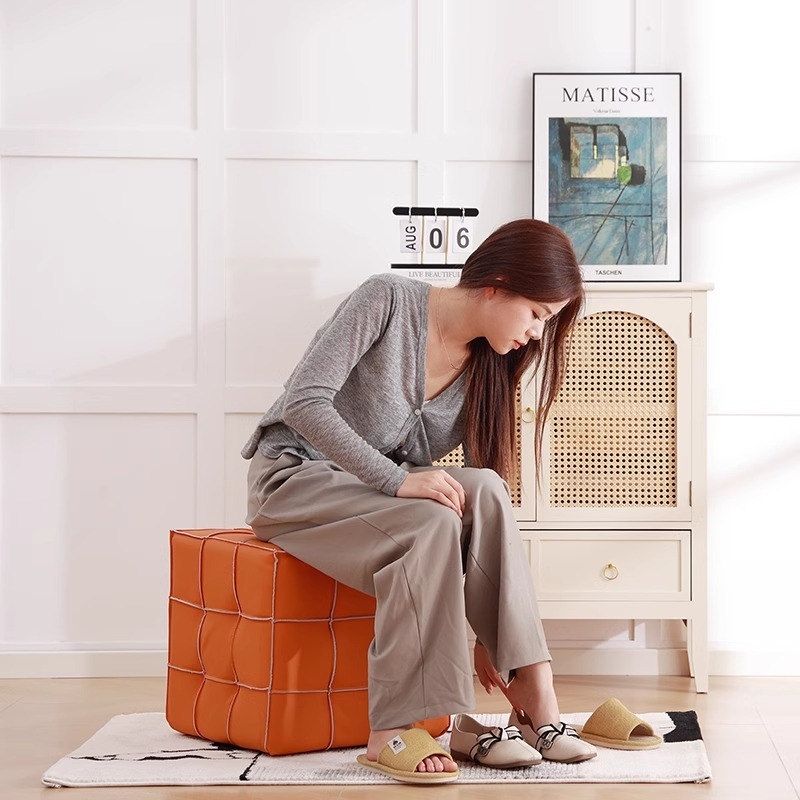 Фабрична директна продажба на кубче на Рубик, табуретка за домакинство, хол, диван, табуретка за крака, проста, лека, луксозна, кожена, малка, за врата, табуретка за обувки