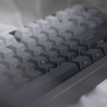 Pbt poolläbipaistvad klahvikatted küljele graveeritud mustritega, mikrolihvitud pind, 131 klahvi, kuuevärviline gradientvärvi sublimatsioon, moodsad, ühilduvad mehaaniliste klaviatuuridega