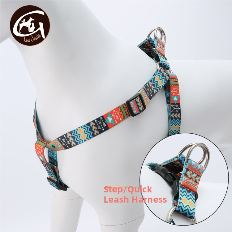 Külkereskedelmi kisállat-kellékek hőátadó erdő csillagos égbolt bojámi etnikai stílusú házon kívüli pánt menekülésgátló mellkas-hátra