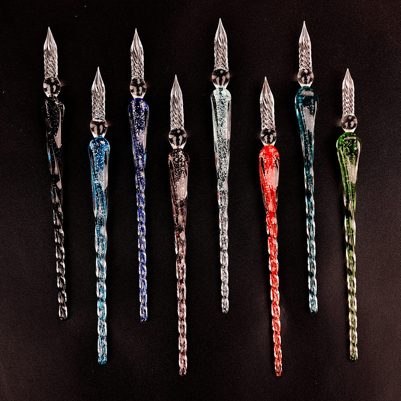 Rankų darbo šviečiantis stiklinis rašiklis, panardintas į vandenį, šviečiantis ženklų rašiklis, šviečiantis rašiklis