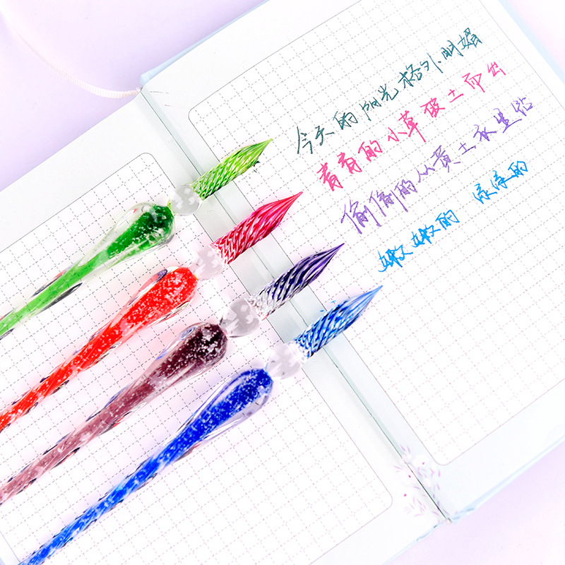 Rankų darbo šviečiantis stiklinis rašiklis, panardintas į vandenį, šviečiantis ženklų rašiklis, šviečiantis rašiklis