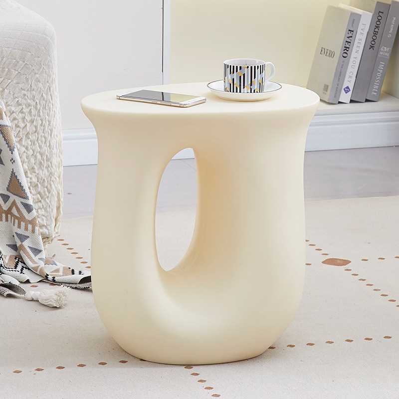 Mažas netaisyklingo stiliaus šiaurės šalių kavos staliukas, dizainerio stiliaus šoninis staliukas, kampinis staliukas mažam butui, kūrybingas U formos mažas kavos staliukas