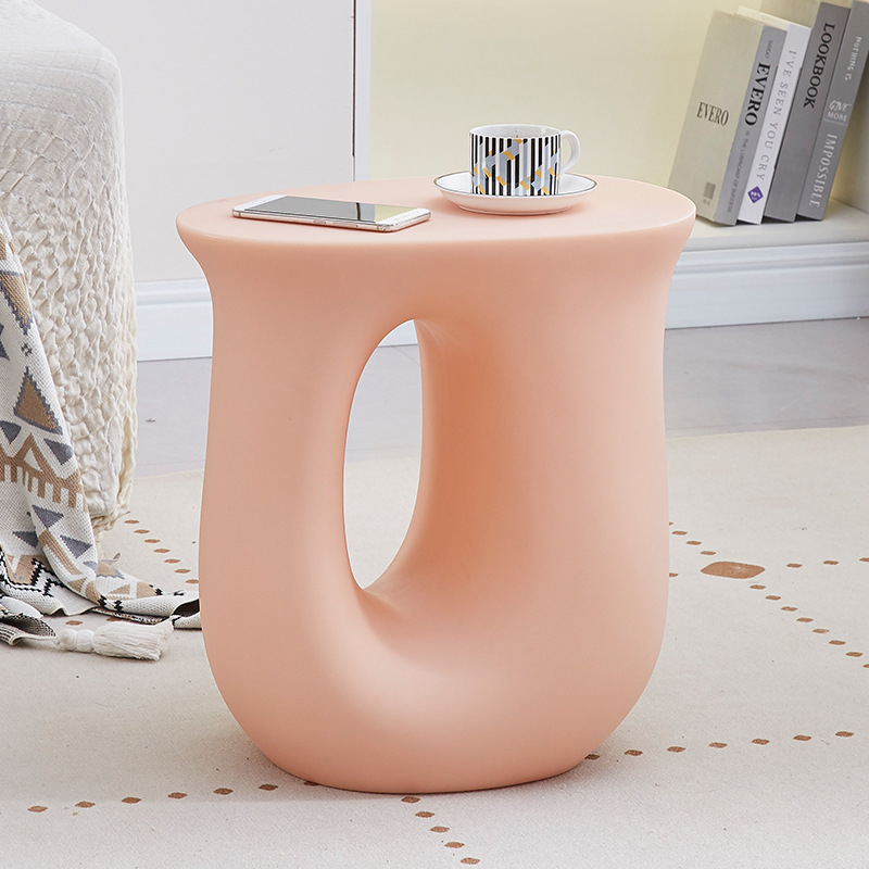 Mažas netaisyklingo stiliaus šiaurės šalių kavos staliukas, dizainerio stiliaus šoninis staliukas, kampinis staliukas mažam butui, kūrybingas U formos mažas kavos staliukas