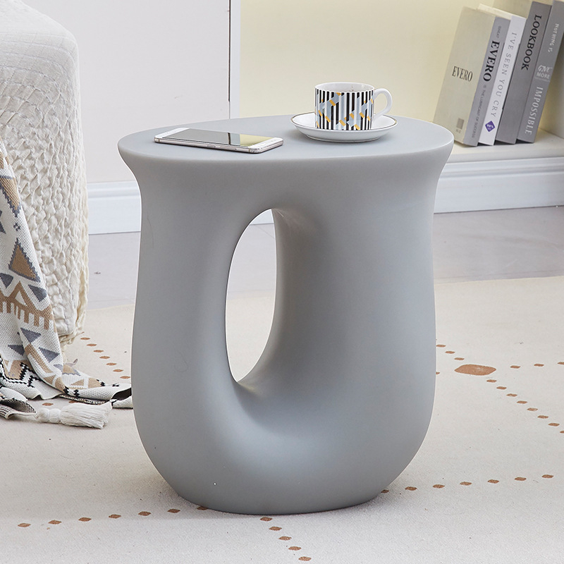 Mažas netaisyklingo stiliaus šiaurės šalių kavos staliukas, dizainerio stiliaus šoninis staliukas, kampinis staliukas mažam butui, kūrybingas U formos mažas kavos staliukas