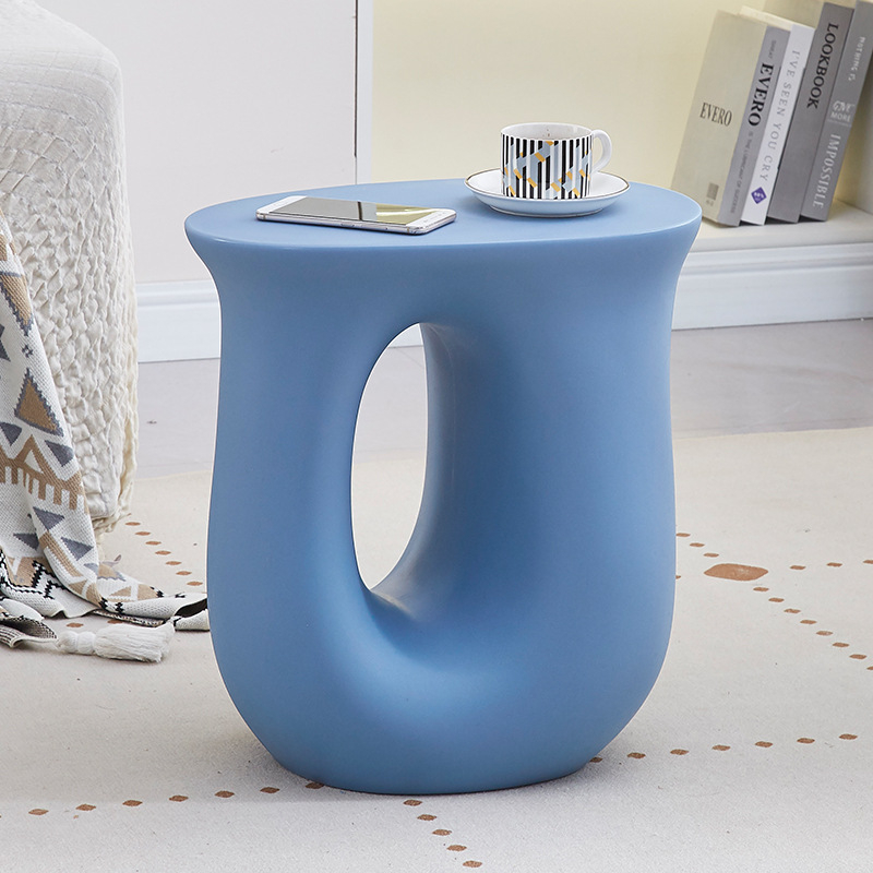 Mažas netaisyklingo stiliaus šiaurės šalių kavos staliukas, dizainerio stiliaus šoninis staliukas, kampinis staliukas mažam butui, kūrybingas U formos mažas kavos staliukas