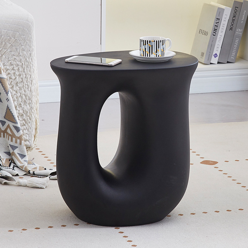 Mažas netaisyklingo stiliaus šiaurės šalių kavos staliukas, dizainerio stiliaus šoninis staliukas, kampinis staliukas mažam butui, kūrybingas U formos mažas kavos staliukas