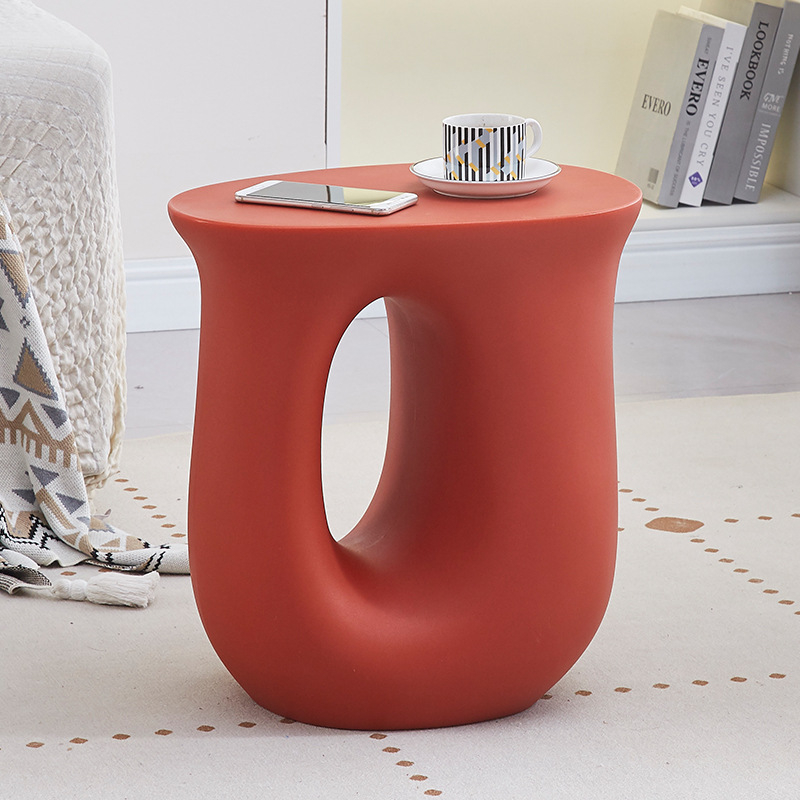 Mažas netaisyklingo stiliaus šiaurės šalių kavos staliukas, dizainerio stiliaus šoninis staliukas, kampinis staliukas mažam butui, kūrybingas U formos mažas kavos staliukas