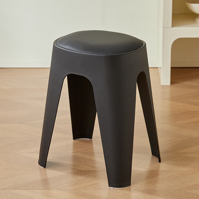 Majapidamises kasutatav plasttool, virnastatav hoiutool, moodne lihtne restoranitool, nahast pehme kotiga, padjaga, plastist ümmargune tool
