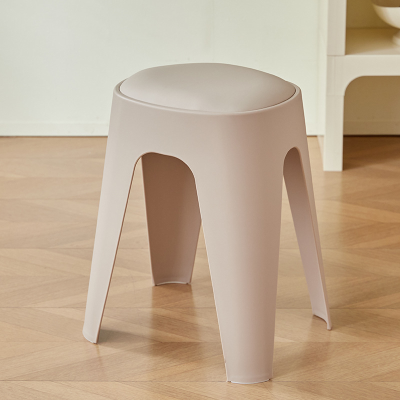 Majapidamises kasutatav plasttool, virnastatav hoiutool, moodne lihtne restoranitool, nahast pehme kotiga, padjaga, plastist ümmargune tool