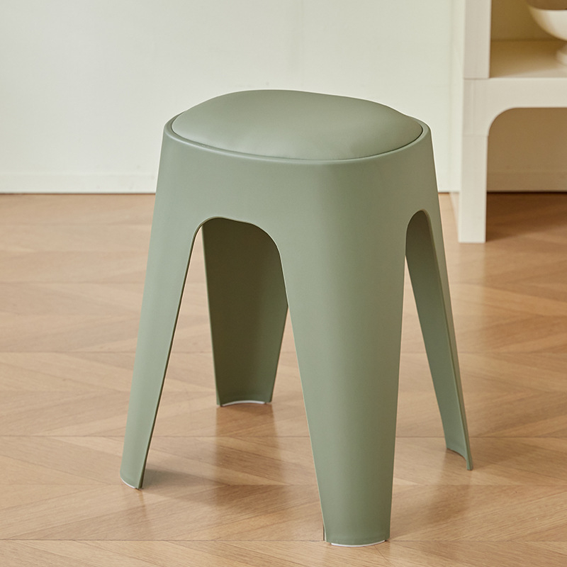 Majapidamises kasutatav plasttool, virnastatav hoiutool, moodne lihtne restoranitool, nahast pehme kotiga, padjaga, plastist ümmargune tool