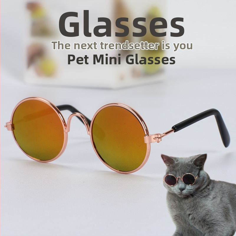 Tehase otsemüügis olevad kassiprillid, koeraprillid, kaisukaru iseloomuga naljakad peakatted, lemmikloomade aksessuaarid, kassiprillid laos.