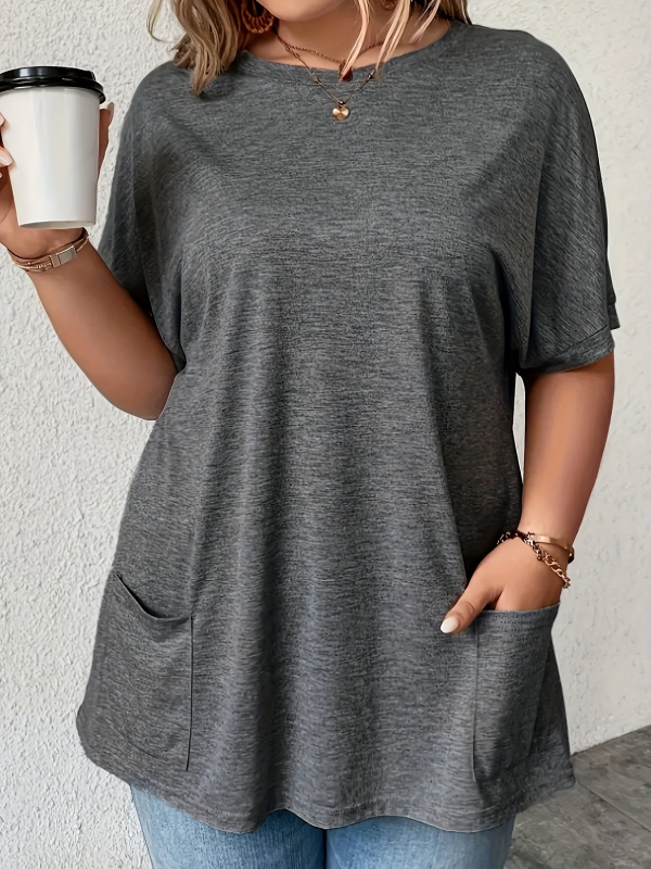Moodne ümara kaelusega pluss-suuruses klapiga taskuga T-särk