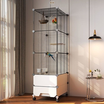 Suur pritsmekindel linnupuur papagoidele, kakaduudele, kuldnokkadele, suurtele müünidele, viirpapagoidele ja kanaarilindudele, luksuslik haljastusvilla