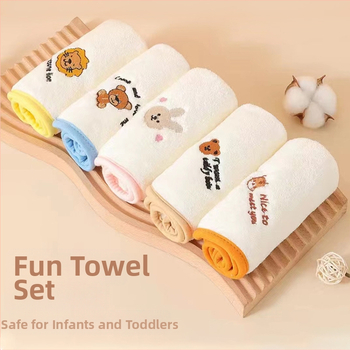 Spalvotas kvadratinis kūdikio marlės rankšluostis su minkštu kraštu. Vaikiškas mažas kvadratinis kūdikio darželio veido rankšluostis 30 * 30 cm.