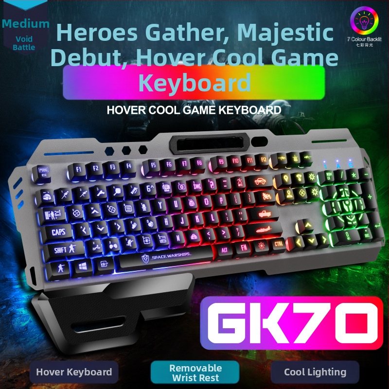 Virtuális tér kézi tartóval, USB porttal, világító fém játékmechanikus érzetű gombbal, játék billentyűzettel, egérrel, határokon átnyúló öltönnyel