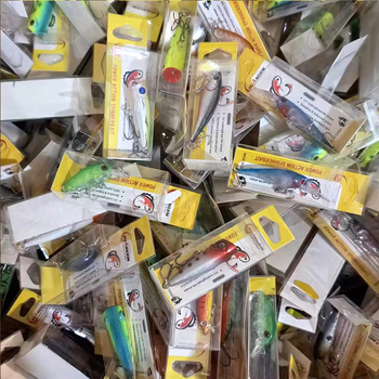 Didmeninė prekyba kietomis žuvimis, mažomis 3–6 cm Minopalua netikru masalu, tolimojo investavimo stiliaus, derančios spalvos.