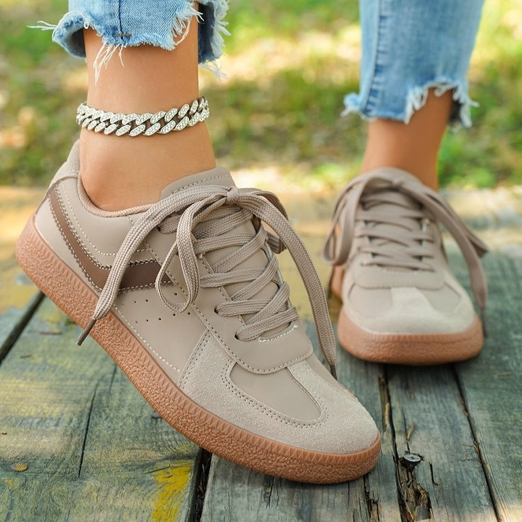 Retro stiliaus laisvalaikio bateliai, universalūs, balti, moteriški, 2025 m. pavasario ir rudens stiliaus, nauji, lengvi, storapadiai, žemai suvarstomi, madingi „moral“ treniruočių bateliai.