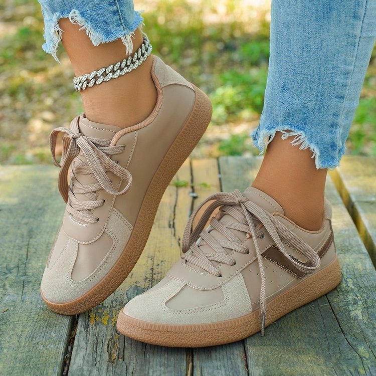 Retro stiliaus laisvalaikio bateliai, universalūs, balti, moteriški, 2025 m. pavasario ir rudens stiliaus, nauji, lengvi, storapadiai, žemai suvarstomi, madingi „moral“ treniruočių bateliai.