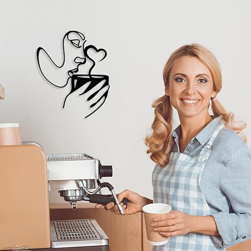 Ristpiiriline metallist seinakunst minimalistlikele naistele, kes joovad kohvi, kassikujuline moodne abstraktne joonfiguuriga kohviseina kleebis