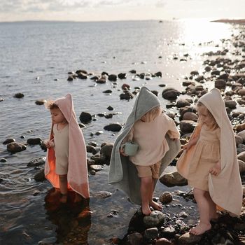 Kūdikio rankšluostis, vaikiškas chalatas su gobtuvu, kurį galima dėvėti maudantis naujagimiui, specialus koralų aksomas, sutirštintas rudenį ir žiemą