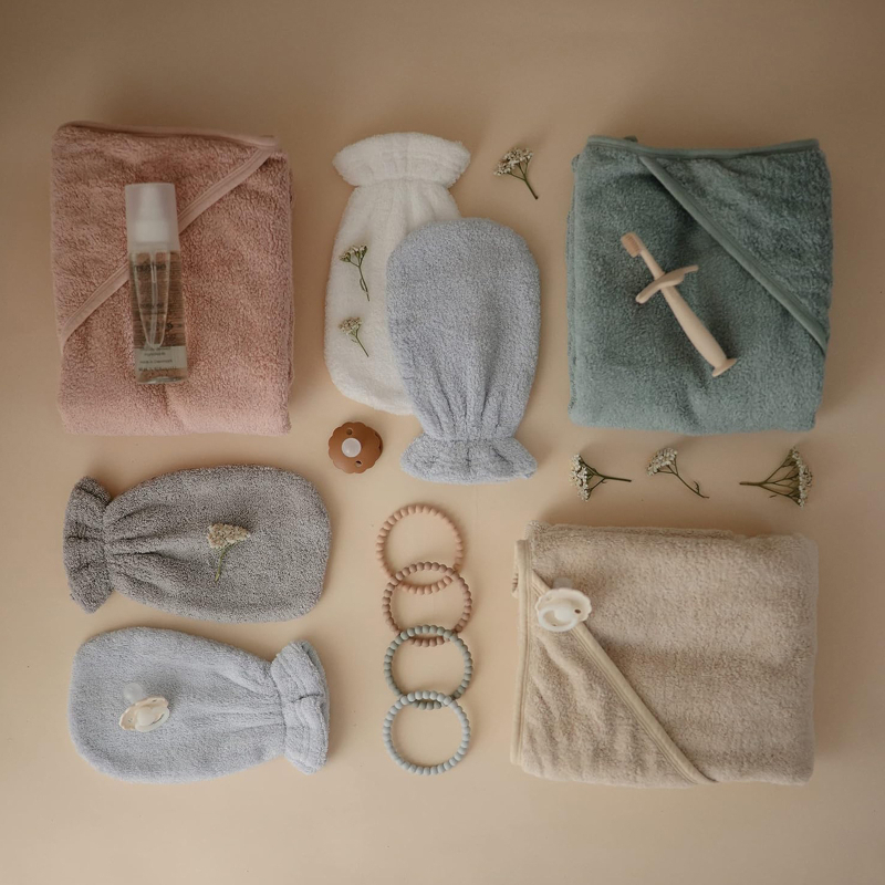 Kūdikio rankšluostis, vaikiškas chalatas su gobtuvu, kurį galima dėvėti maudantis naujagimiui, specialus koralų aksomas, sutirštintas rudenį ir žiemą