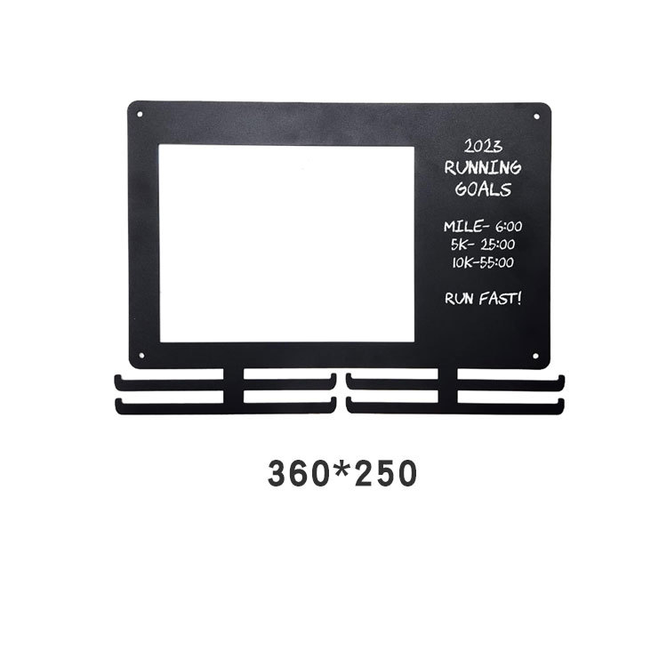 Metallist seinale kinnitatav medaliriiul, maratonijooksu ruudukujuline medaliriiul numbririiuliga, riidest seinakaunistus