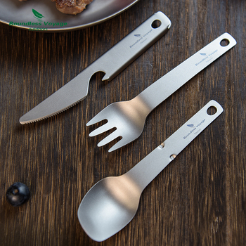 „Biwei“ gryno titano lauko stalo reikmenys, nešiojamas šaukštas, stovyklavimo šakutė, stovyklavimo stalo peilis, butelių atidarytuvas, 4 viename šaukštų laikymas