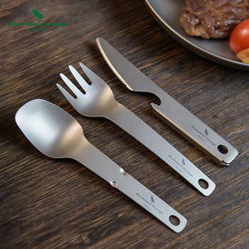 „Biwei“ gryno titano lauko stalo reikmenys, nešiojamas šaukštas, stovyklavimo šakutė, stovyklavimo stalo peilis, butelių atidarytuvas, 4 viename šaukštų laikymas