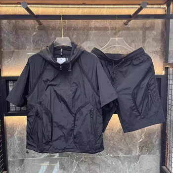 Suvine õhuke kapuutsiga lühikeste varrukatega ülikond meeste õues kasutamiseks mõeldud vabaaja hingav päikesekaitseriietus paaridele mõeldud universaalsed lühikesed püksid kaheosaline komplekt