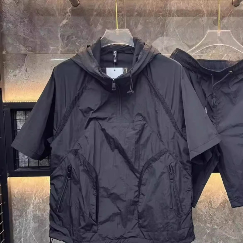 Suvine õhuke kapuutsiga lühikeste varrukatega ülikond meeste õues kasutamiseks mõeldud vabaaja hingav päikesekaitseriietus paaridele mõeldud universaalsed lühikesed püksid kaheosaline komplekt