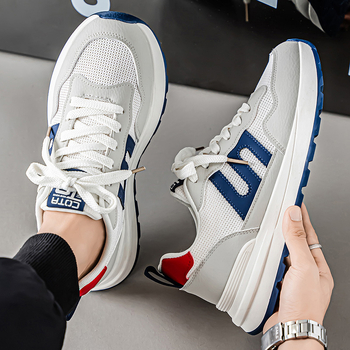 Meeste kingad 2025. aasta uued suvised võrgust hingavad mitmekülgsed vabaaja spordijalatsid meeste jooksmiseks mõeldud paksu tallaga õpilas-isa kingad