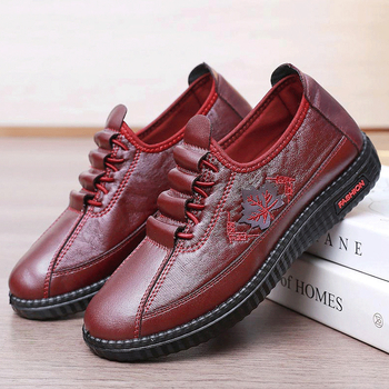 Γυναικεία παπούτσια Old Beijing Cloth, μεγάλα παπούτσια μαμάς με μαλακή σόλα και PU, Άνοιξη και καλοκαίρι 2025, νέα άνετα παπούτσια για γιαγιά