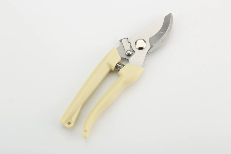 Majapidamislillede puuviljakorjamiskäärid, oksakäärid, viljapuude käärid, pügamis- ja lõikuskäärid, haljastus- ja pookimiskäärid, aianduskäärid