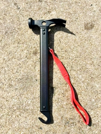 Populaarne välistingimustes kasutatav alumiiniumisulamist haamer, multifunktsionaalne kaasaskantav telgi varikatuse maapealne naelhaamer, maapealne naelalumiiniumkäepidemega haamer, hulgimüük