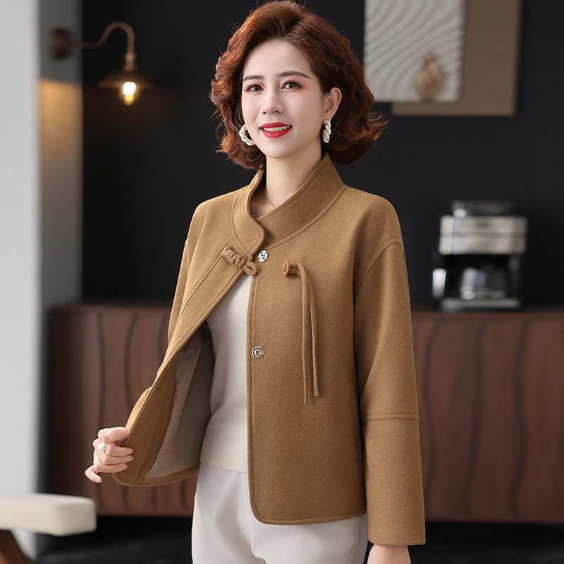 Palton de lână în stil nou de primăvară 2025 pentru mame, cardigan cu nasturi de înaltă calitate în stil chinezesc nou, vânzare en-gros pentru îmbrăcăminte pentru femei de vârstă mijlocie și în vârstă
