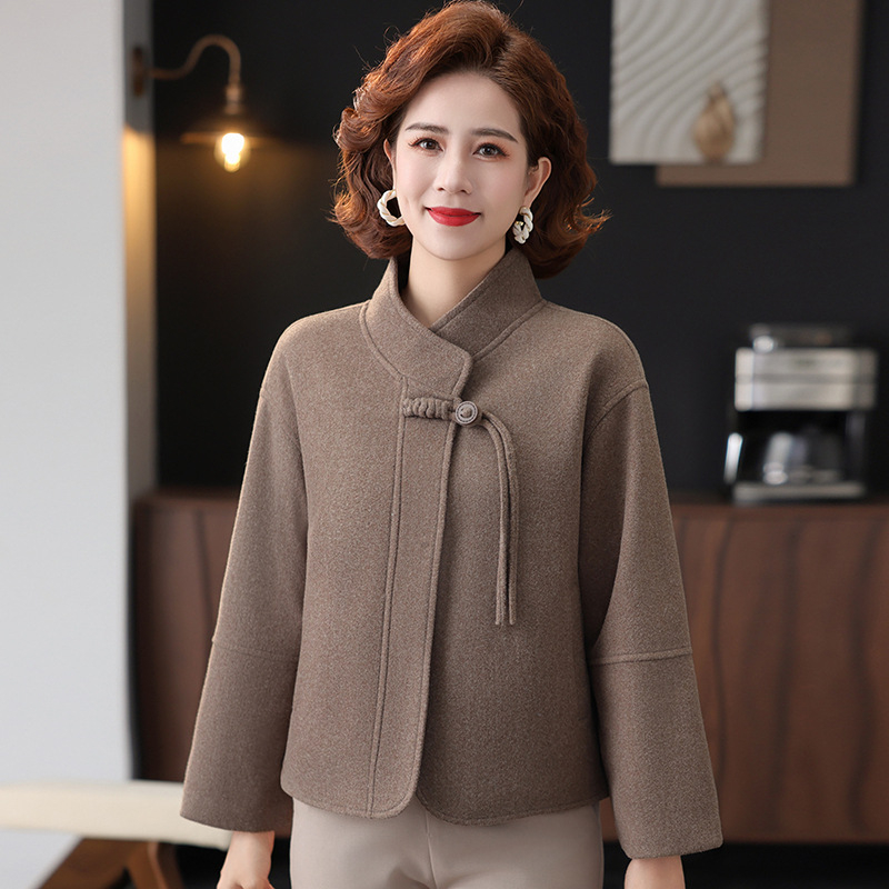 Palton de lână în stil nou de primăvară 2025 pentru mame, cardigan cu nasturi de înaltă calitate în stil chinezesc nou, vânzare en-gros pentru îmbrăcăminte pentru femei de vârstă mijlocie și în vârstă