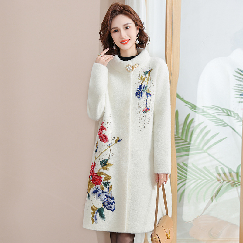 Keskealistele ja eakatele välismaise stiiliga naiste villane mantel, õilsa moe paksu ema pluss-suuruses sügis-talvine naaritsaimitatsioonvillane mantel